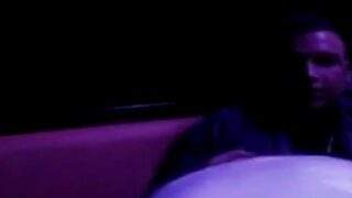 Der Rapper Kollegah bekommt im Backstage einen Blowjob von einem Fan