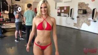 Estie Kay Doggy Sex und fickt ihre geile heiße Pussy
